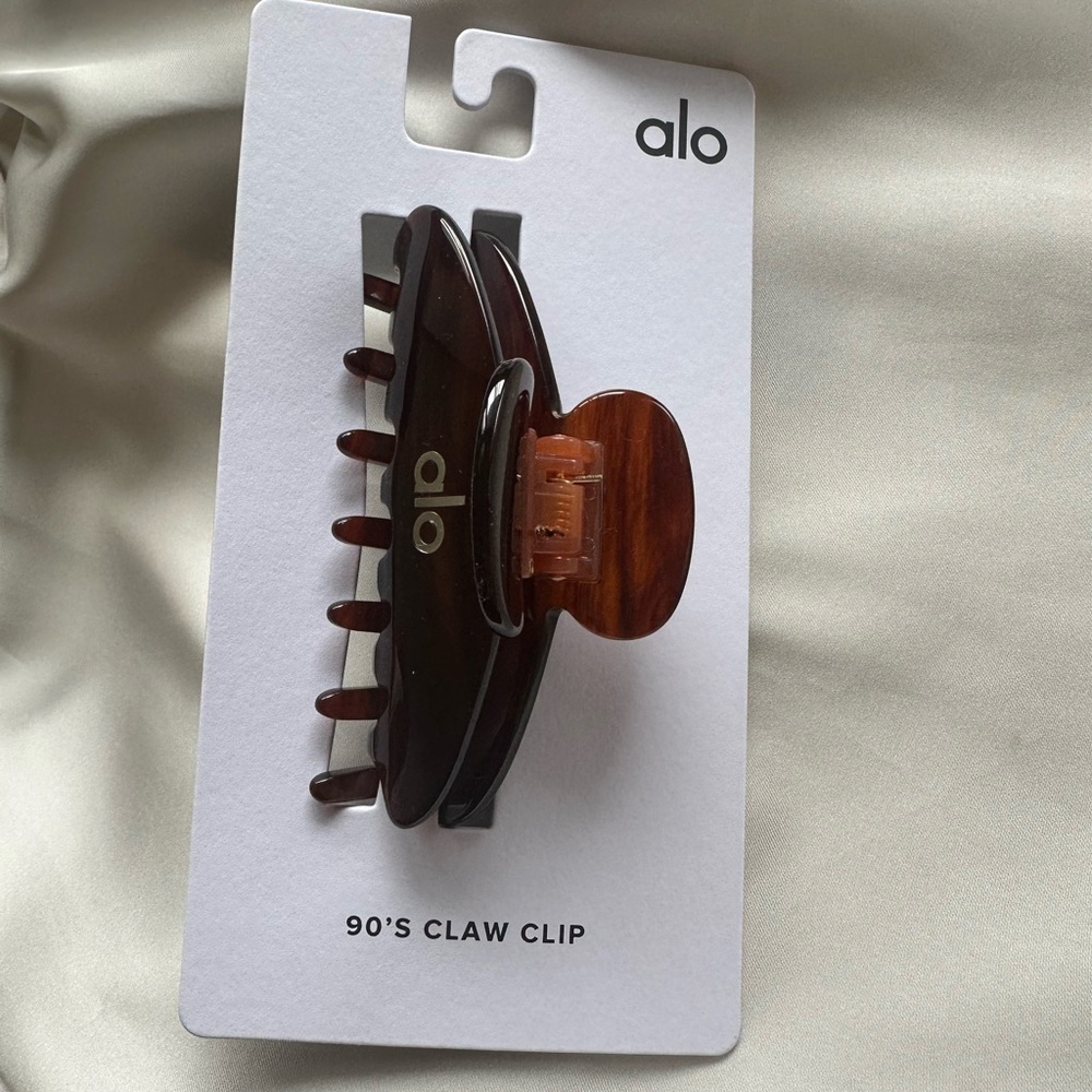 Brand new ALO claw clip